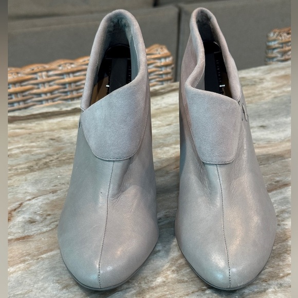 Women’s COACH Annika gray leather and suede fold over ankle booties- Size 10 - Picture 3 of 8